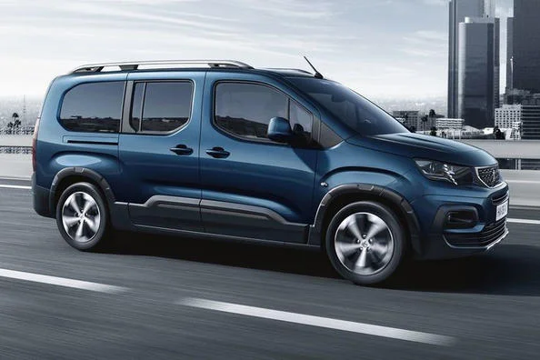 Prise et rendu à l'aéroport Style -Peugeot Rifter